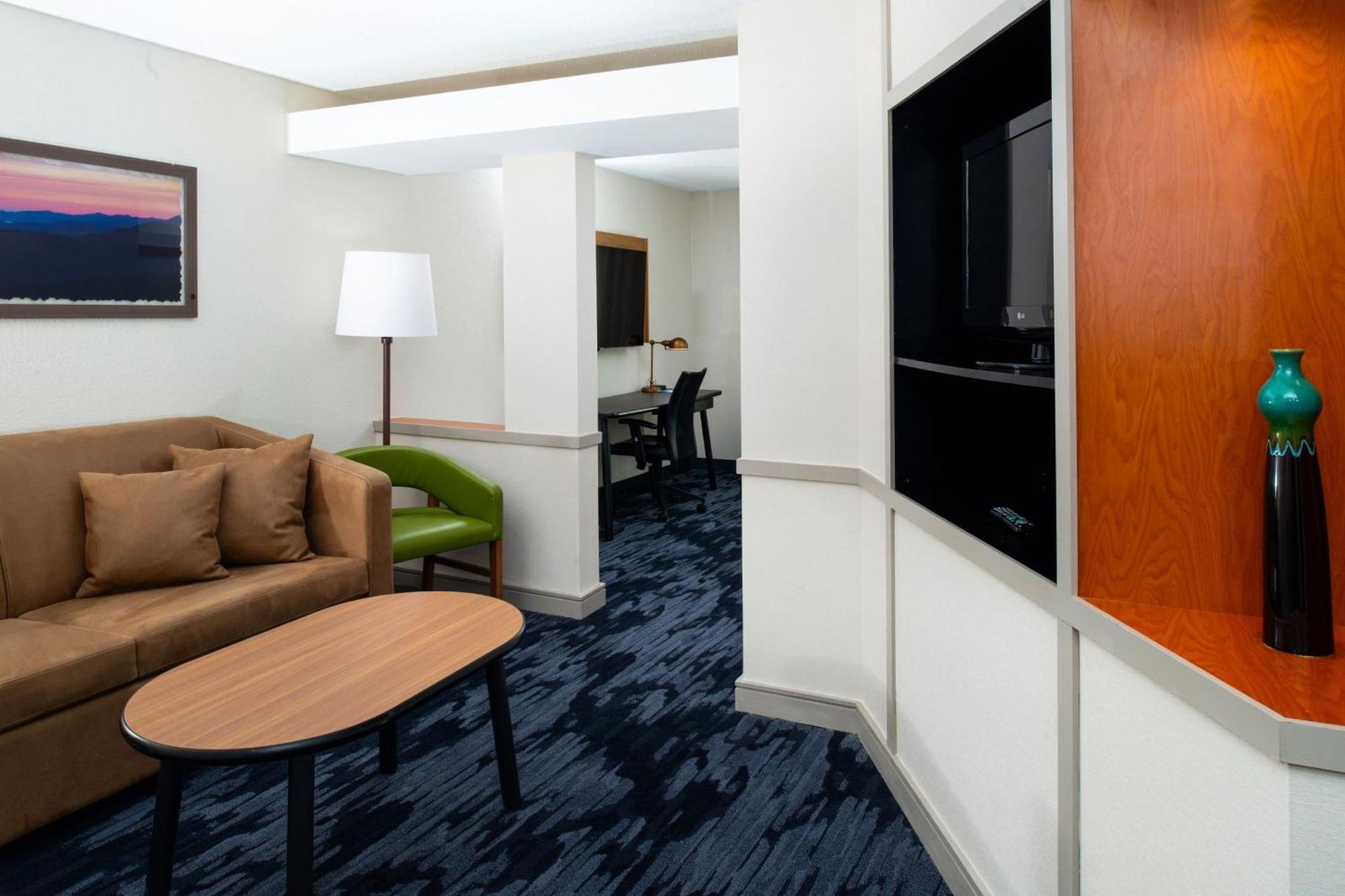 Fairfield Inn & Suites Greensboro Wendover Exteriér fotografie
