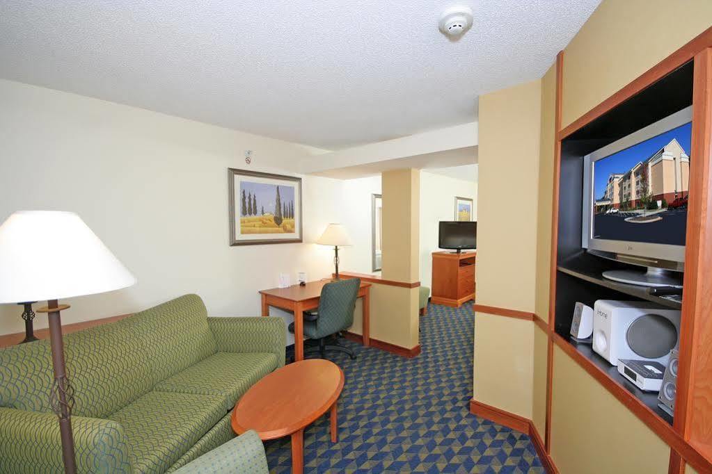 Fairfield Inn & Suites Greensboro Wendover Exteriér fotografie
